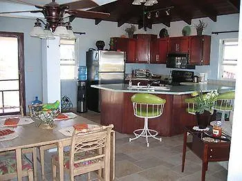 Hotel Casa De Isle Taylor Bay Beach